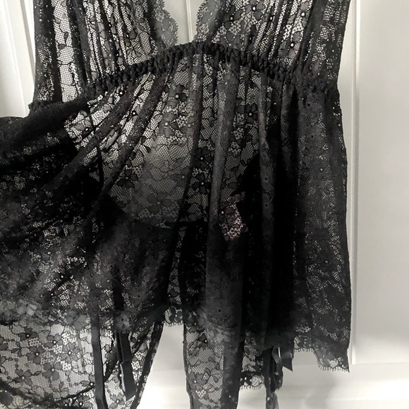 VICTORIAS SECRET LACE SHEER BABYDOLL - Picture 2 of 4